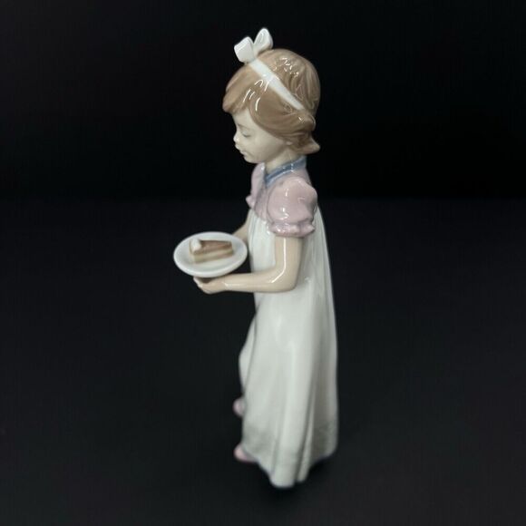 LLADRO 5877 & 5429 Guest Of Honor Boy & Girl Happy Birthday Cake Figurine Pair - Picture 11 of 13